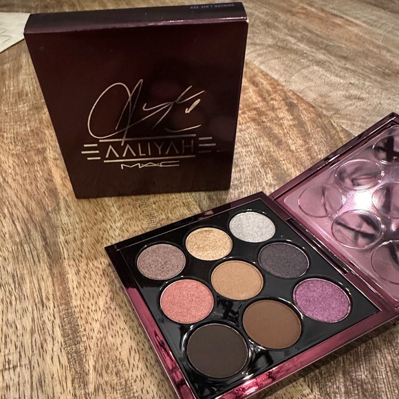 🌟LE🌟MAC x Aaliyah Collection Eyeshadow x 9- Age Ain’t Nothing - Picture 15 of 16